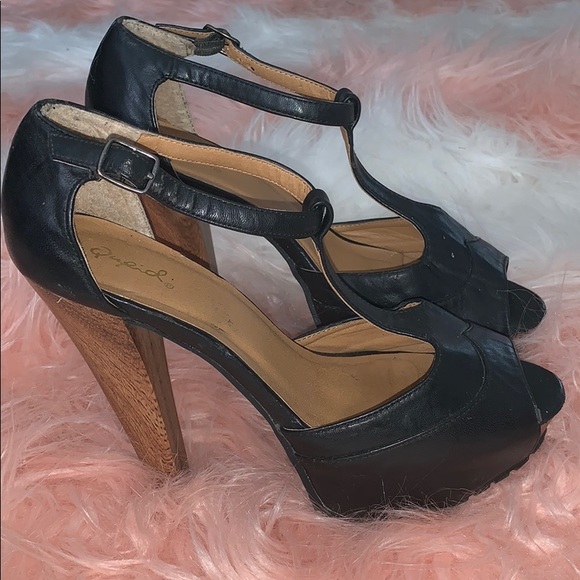 Heels 👠 - Picture 2 of 4